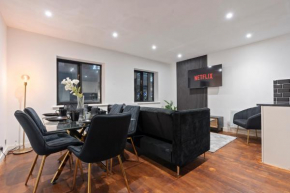 Twilight Ember - Mailbox Apartment - Free Secure Parking